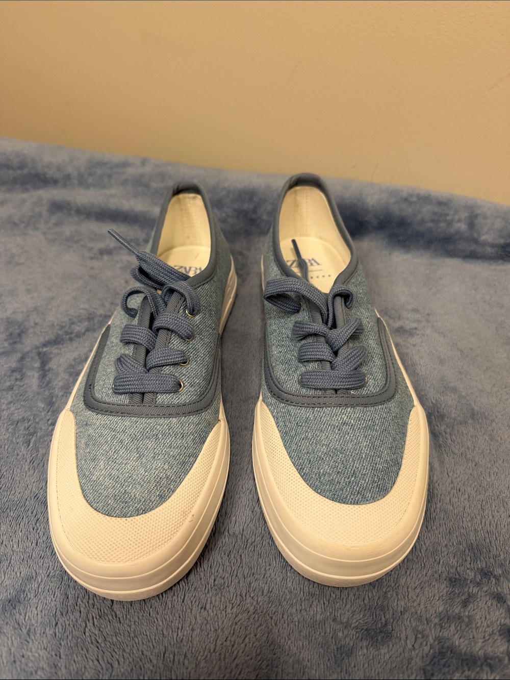 Zara Light Blue and White women Low-Top Sneakers